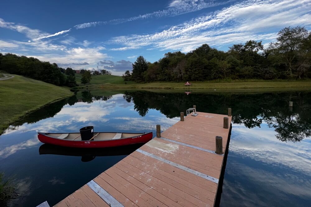 Lago privado de Oak Hill Academy en Virginia